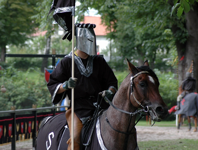 2005_0813 (11).JPG - Uppvärmning inför Riddarspelet